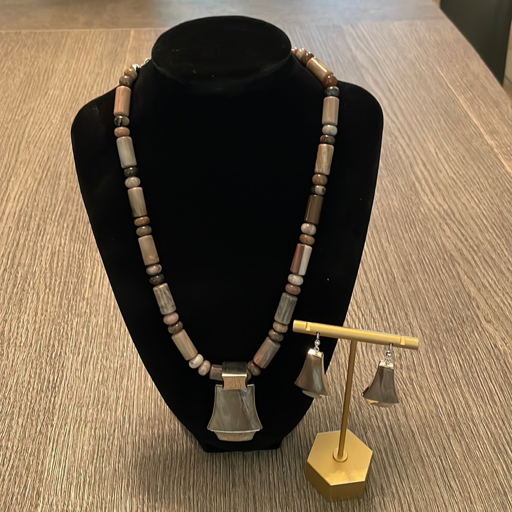Brown stone necklace and earrings set